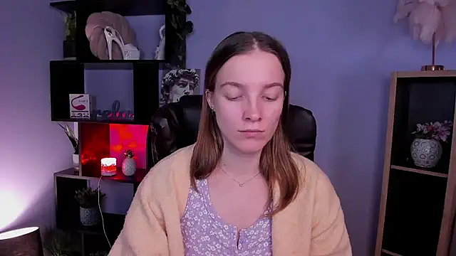 Snapshot of kenzie_x chatting on 12-13-24, 01:55 kenzie x online show from 12-13-24, 01:55