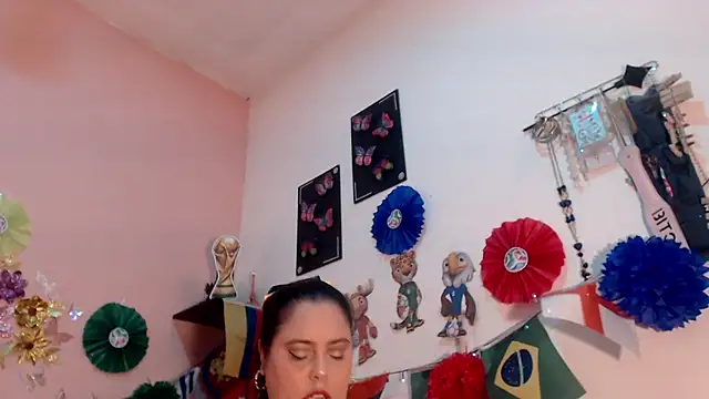 Snapshot of nicollejordan1 chatting on 06-19-26, 02:32 nicollejordan1 online show from 06-19-26, 02:32