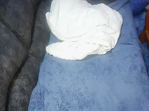 petitev online show from 10-17-25, 04:26