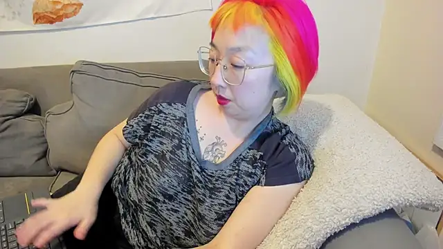 Snapshot of luxgray chatting on 03-18-25, 12:27 luxgray online show from 03-18-25, 12:27