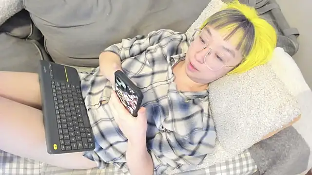 Snapshot of luxgray chatting on 02-22-26, 11:47 luxgray online show from 02-22-26, 11:47