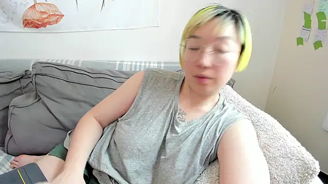 Snapshot of luxgray chatting on 06-14-26, 01:13 luxgray online show from 06-14-26, 01:13