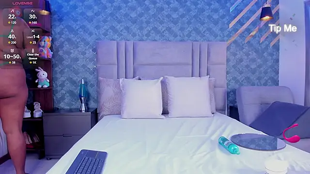 NiiaMoore online show from 11-05-25, 08:20