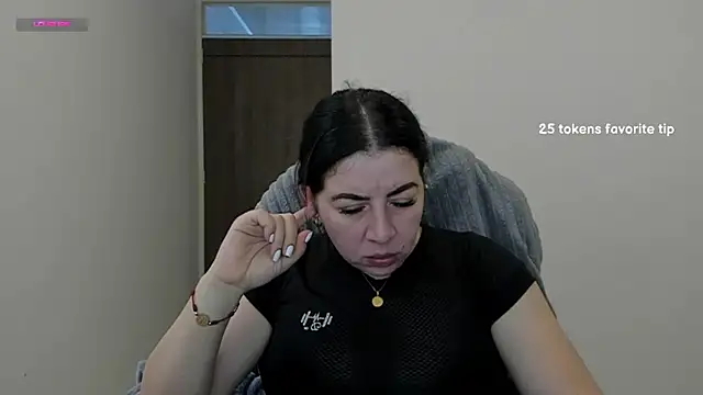 Snapshot of Im_coco chatting on 01-13-25, 02:32 Im coco online show from 01-13-25, 02:32