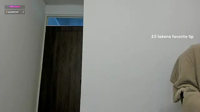 Snapshot of Im_coco chatting on 01-18-25, 02:23 Im coco online show from 01-18-25, 02:23