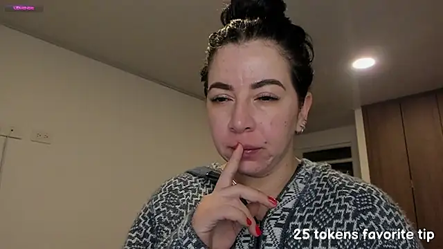 Snapshot of Im_coco chatting on 02-01-25, 11:10 Im coco online show from 02-01-25, 11:10