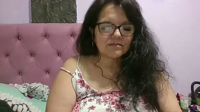 Snapshot of kassandra02 chatting on 06-05-26, 03:35 kassandra02 online show from 06-05-26, 03:35