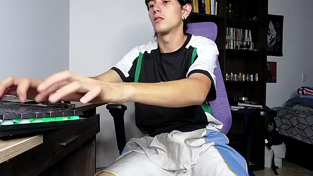 alex connorr online show from 11-08-25, 10:52