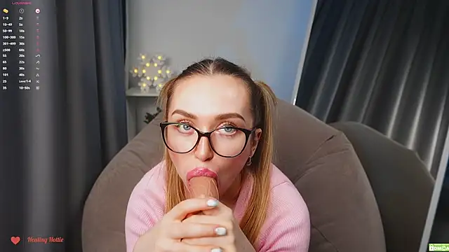 Snapshot of Healing_Hottie chatting on 12-11-24, 10:06 Healing Hottie online show from 12-11-24, 10:06