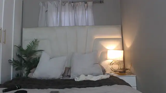naughtyblackdolie online show from 06-26-26, 12:31