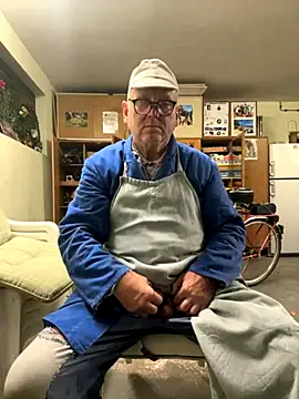 Snapshot of oldgayman chatting on 09-17-25, 05:36 oldgayman online show from 09-17-25, 05:36