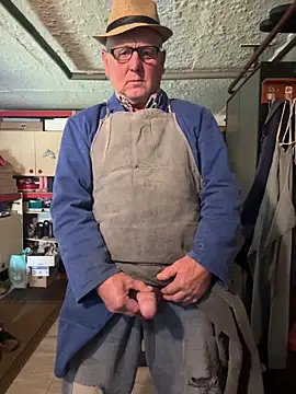 Snapshot of oldgayman chatting on 09-27-25, 07:57 oldgayman online show from 09-27-25, 07:57