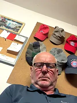 Snapshot of oldgayman chatting on 10-08-25, 02:14 oldgayman online show from 10-08-25, 02:14