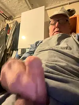 Snapshot of oldgayman chatting on 10-25-25, 05:48 oldgayman online show from 10-25-25, 05:48