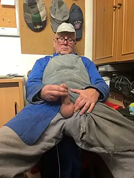 Snapshot of oldgayman chatting on 11-04-25, 07:24 oldgayman online show from 11-04-25, 07:24