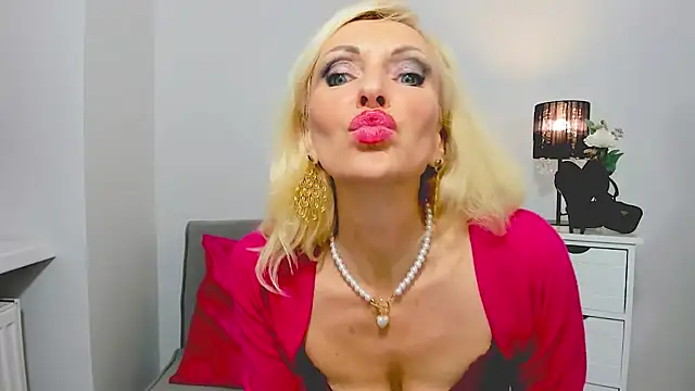 CrystalHotty online show from 01-08-25, 01:11