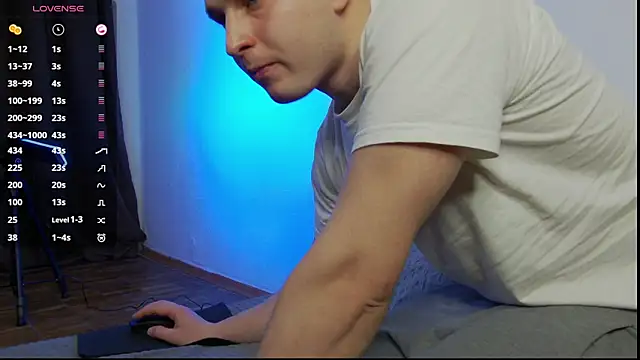 Snapshot of charlie_smiley chatting on 01-16-25, 02:51 charlie smiley online show from 01-16-25, 02:51