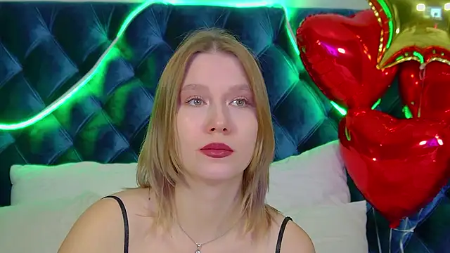 LiliLinn online show from 11-15-25, 04:54