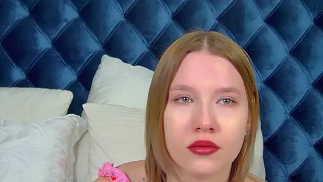 LiliLinn online show from 11-28-25, 04:37