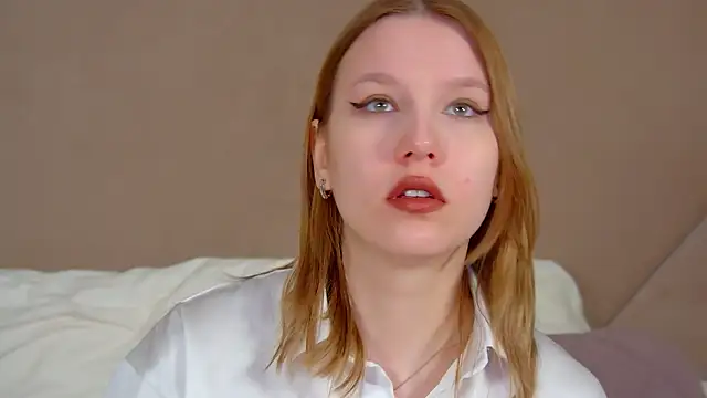 Snapshot of LiliLinn chatting on 05-19-26, 04:41 LiliLinn online show from 05-19-26, 04:41