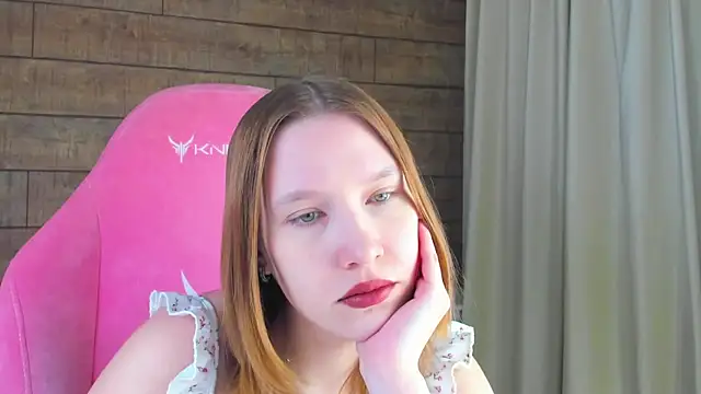 Snapshot of LiliLinn chatting on 06-02-26, 04:36 LiliLinn online show from 06-02-26, 04:36