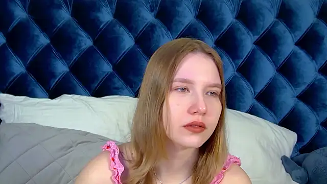 Snapshot of LiliLinn chatting on 07-13-26, 04:26 LiliLinn online show from 07-13-26, 04:26