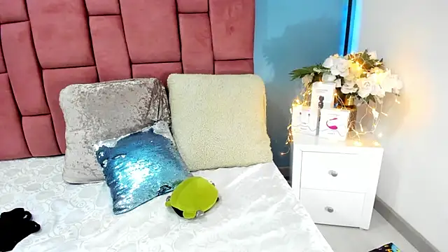 NinaInk online show from 02-11-25, 11:43