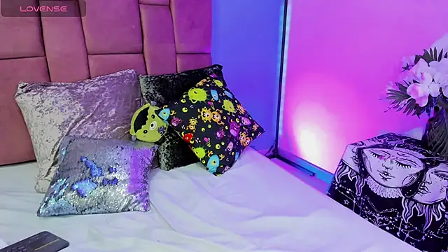 NinaInk online show from 02-23-25, 12:37