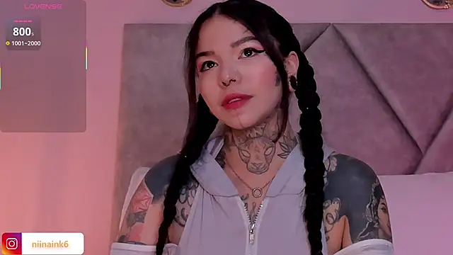 NinaInk online show from 10-12-25, 03:00