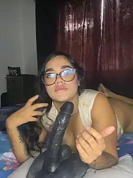 Snapshot of ElaEndez_ chatting on 04-19-26, 08:33 ElaEndez online show from 04-19-26, 08:33