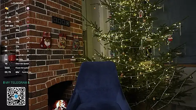 Snapshot of GlamourNova chatting on 12-25-24, 07:13 GlamourNova online show from 12-25-24, 07:13