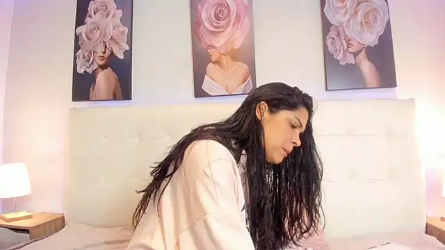 Snapshot of Sweetdreamses_ chatting on 02-05-25, 12:38 Sweetdreamses online show from 02-05-25, 12:38