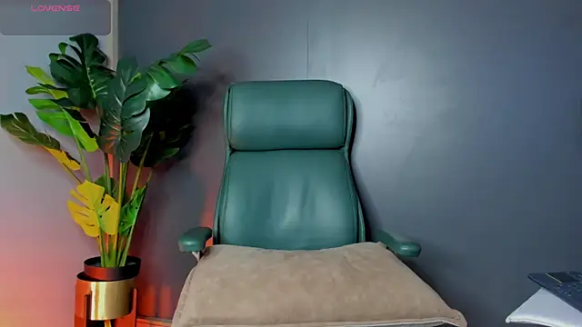 Snapshot of noah_crux chatting on 05-19-26, 10:38 noah crux online show from 05-19-26, 10:38