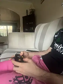 Snapshot of EE123458 chatting on 11-07-25, 03:01 EE123458 online show from 11-07-25, 03:01