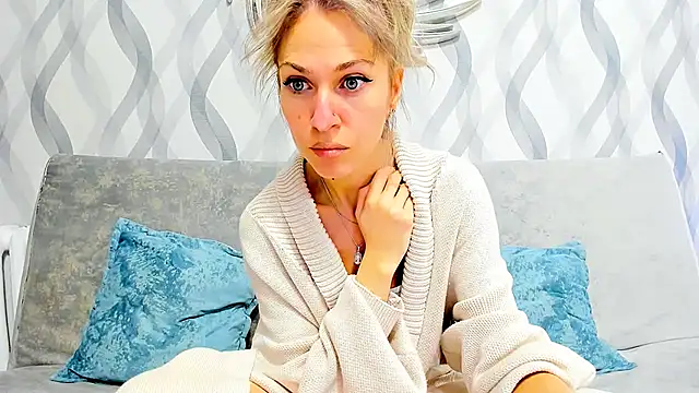 Mona Cruz online show from 02-16-25, 02:43