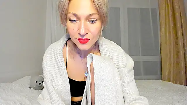 Mona Cruz online show from 03-10-25, 07:40