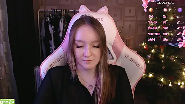 Snapshot of MoonlishSiren chatting on 01-14-25, 12:00 MoonlishSiren online show from 01-14-25, 12:00