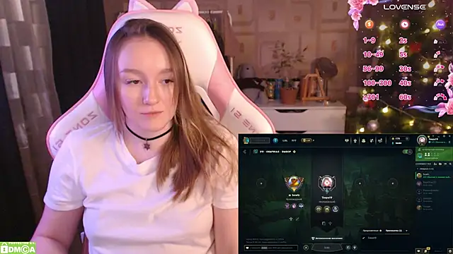 Snapshot of MoonlishSiren chatting on 01-31-25, 08:43 MoonlishSiren online show from 01-31-25, 08:43