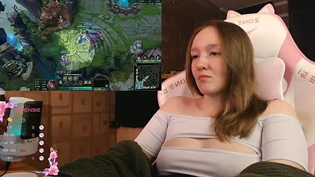 Snapshot of MoonlishSiren chatting on 09-17-25, 08:32 MoonlishSiren online show from 09-17-25, 08:32