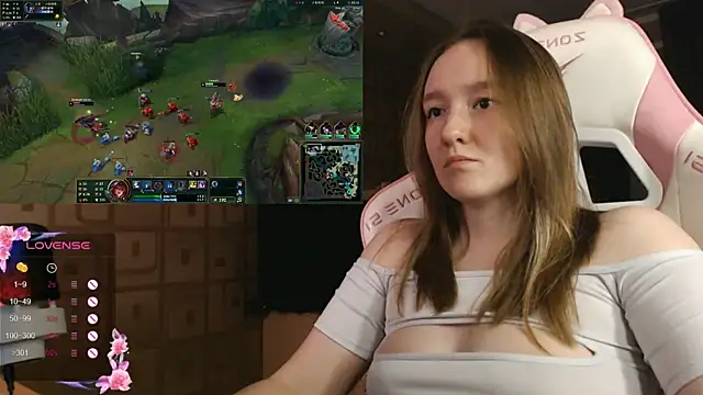 Snapshot of MoonlishSiren chatting on 10-04-25, 07:12 MoonlishSiren online show from 10-04-25, 07:12