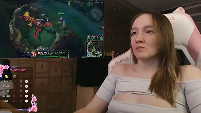 Snapshot of MoonlishSiren chatting on 10-11-25, 08:18 MoonlishSiren online show from 10-11-25, 08:18