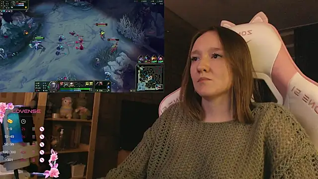 Snapshot of MoonlishSiren chatting on 11-25-25, 09:37 MoonlishSiren online show from 11-25-25, 09:37