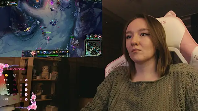 Snapshot of MoonlishSiren chatting on 12-05-25, 07:43 MoonlishSiren online show from 12-05-25, 07:43