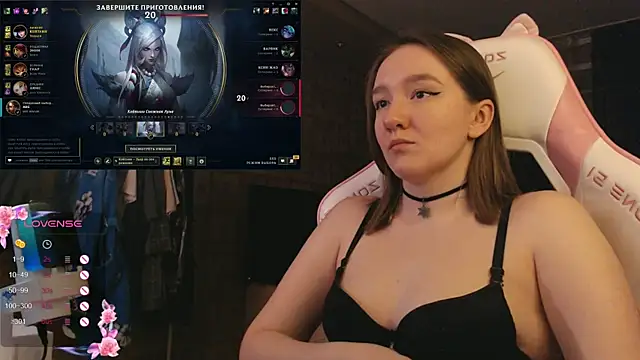 MoonlishSiren online show from 12-19-25, 08:16