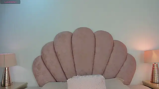 Nicole Paradise online show from 12-31-24, 12:57