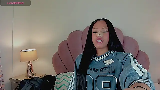 Nicole Paradise online show from 10-07-25, 12:24