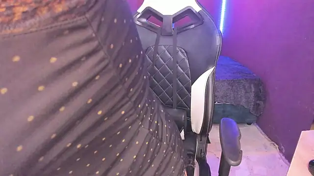 Cumming Tiffani online show from 01-31-25, 08:12