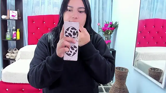 Cumming Tiffani online show from 03-17-25, 11:42