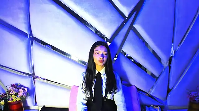 Aurora 18 online show from 10-30-25, 02:40