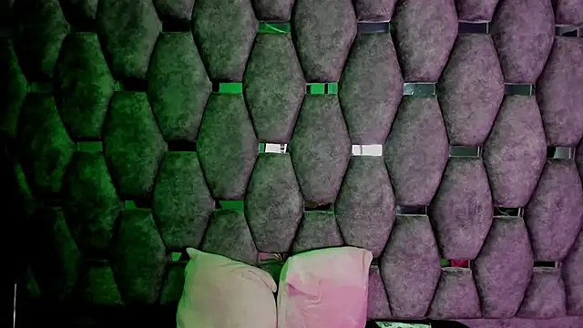 Aurora 18 online show from 11-21-25, 02:38